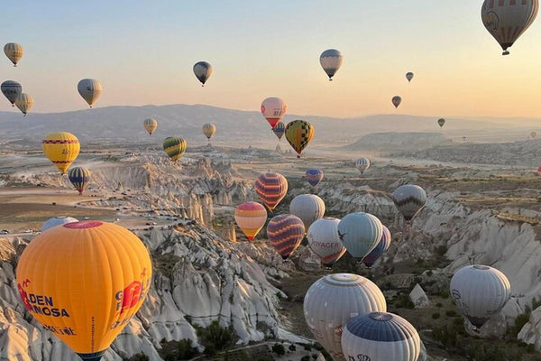 Luftballonflyvning i Kappadokien i Soğanlı-dalen