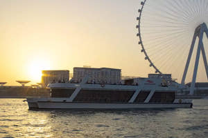 Dubai Marina solnedgangskrydstogt
ved solnedgang.