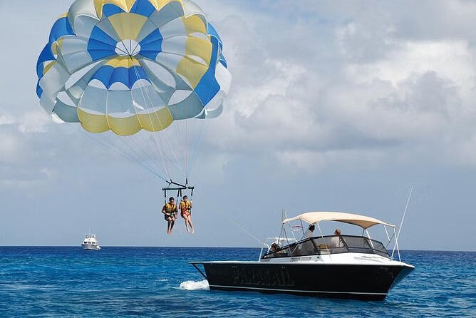 Hurghada Parasailing with Boat Ride