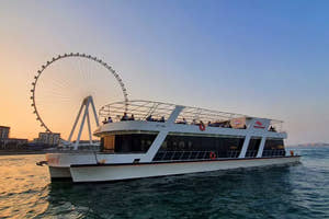 Middagskrydstogt i Dubai Marina ved solnedgang.