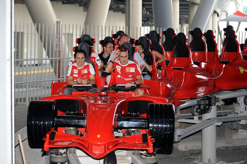 Ferrari World'de Roller Coaster