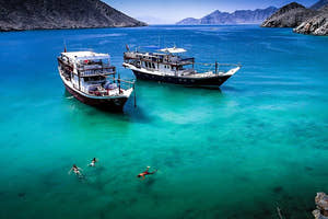 Niezapomniany rejs jachtem w Dibba, Fujairah — przygoda z Dubaju