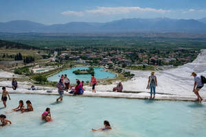 Heldags Pamukkale & Salda Lake kulturtur med entré, tre måltider & returtransfer fra Alanya