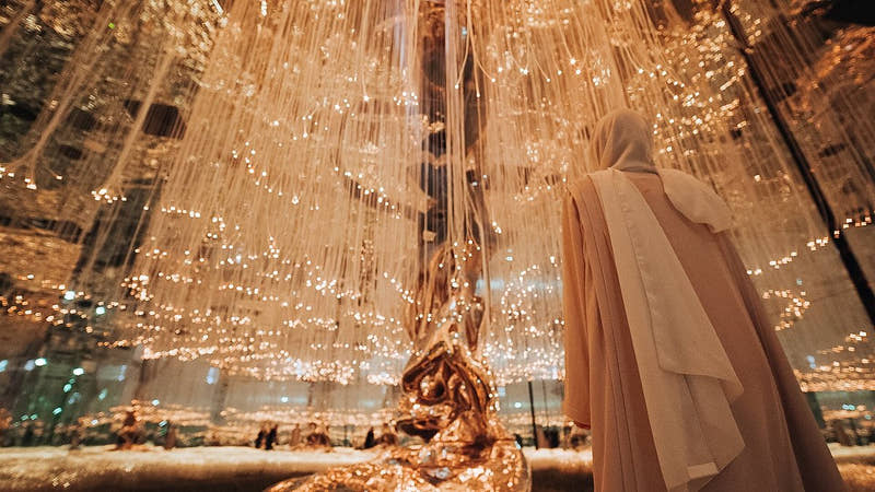 Faszinierender Baum im AYA Universe Dubai