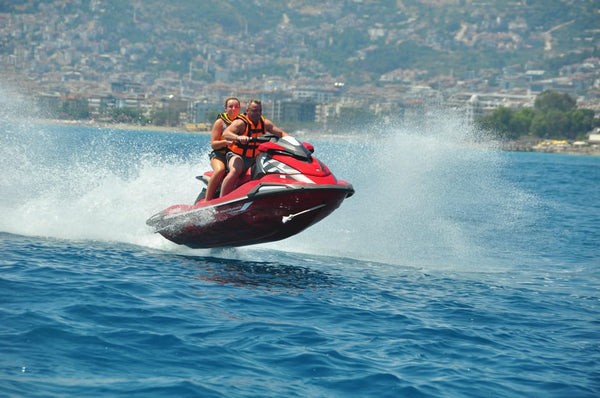 People enjoing jet ski in Alanya