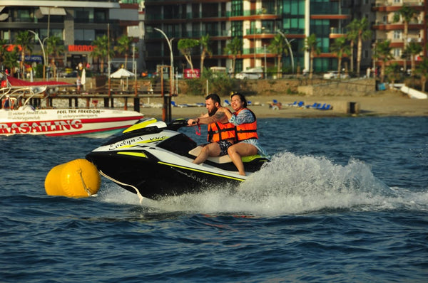 People enjoing jet ski in Alanya