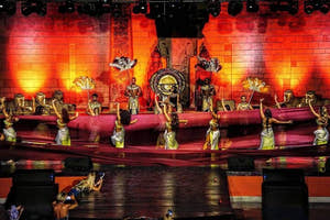 Hurgada Neverland Gösterisi ve Akşam Yemeği