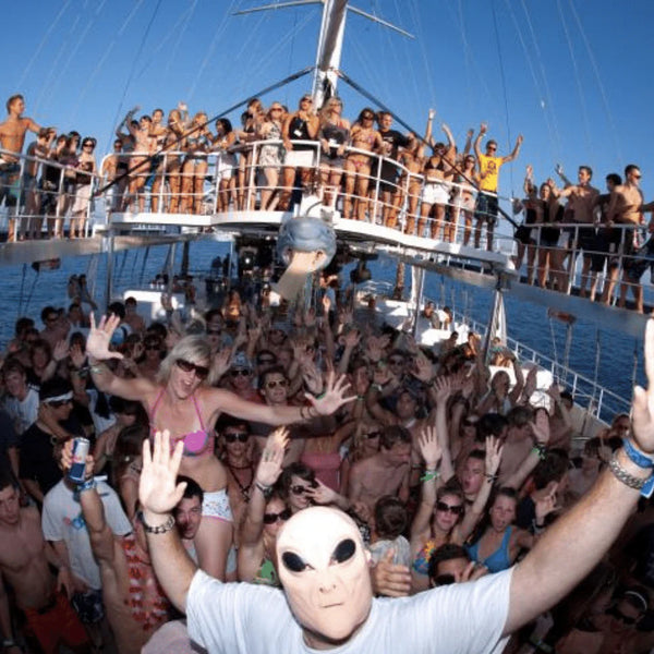 Starcraft Yacht Tour in Alanya with BBQ Lunch, Soft Drinks & Transfer from Side