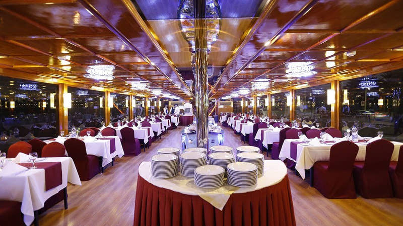 Abendbuffet und Live-Unterhaltung