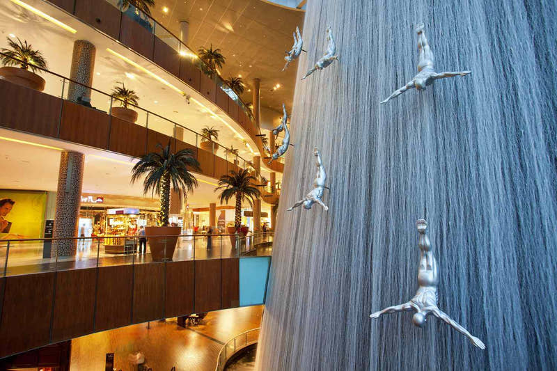 Efektowna atrakcja wodna w The Dubai Mall
