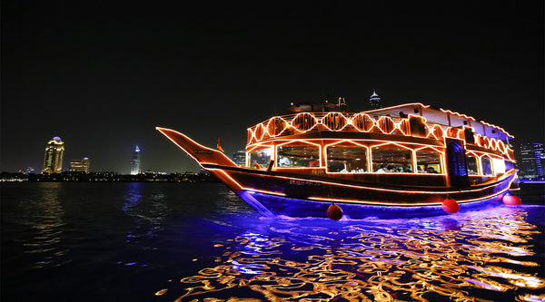 Dubai Dhow Cruise Marina med middagsbuffet og liveunderholdning - Tripventura