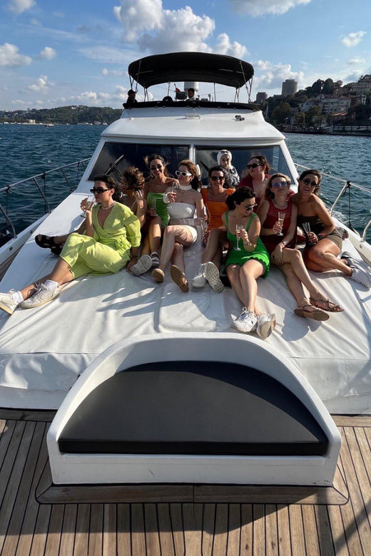 Istanbul Bosphorus Sunset Yacht Cruise with Snacks