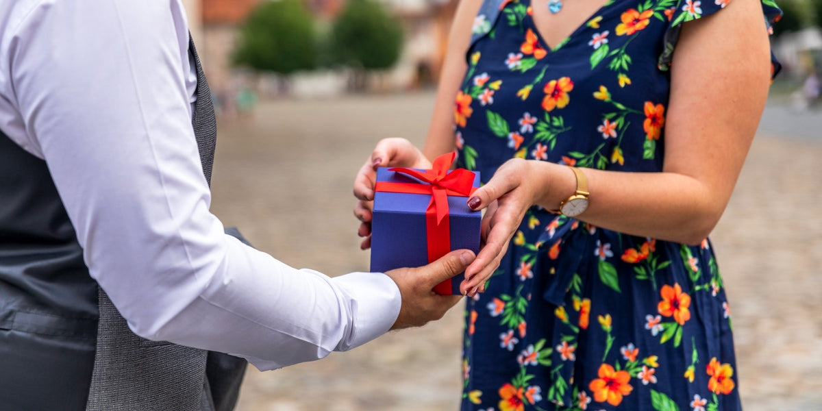 What Gifts to Bring Back for Friends from Dubai?