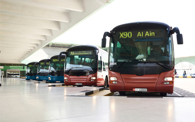 Wie nutzt man öffentliche Verkehrsmittel in Abu Dhabi?