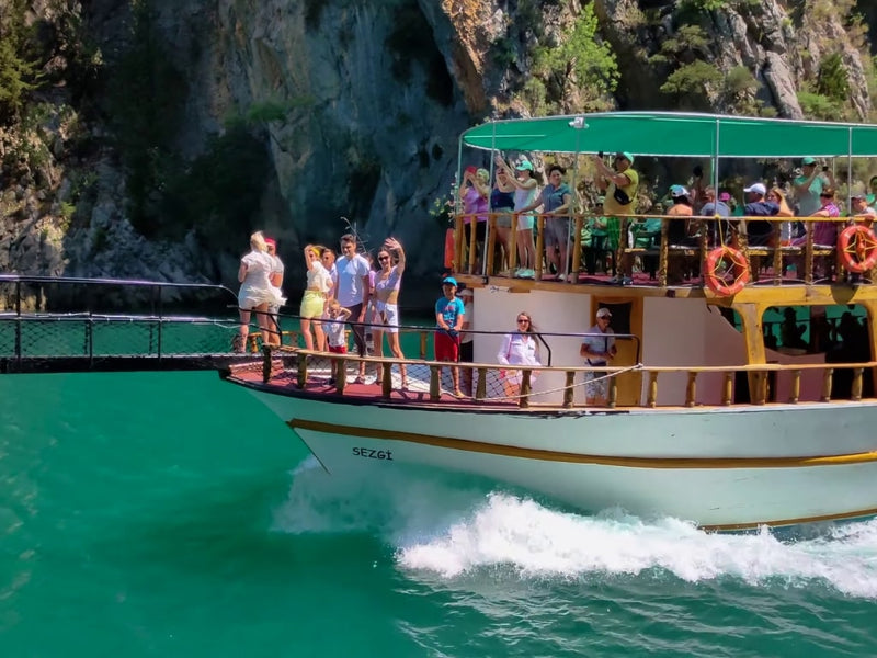 Green Canyon Lake Trip: A Relaxing Nature Tour