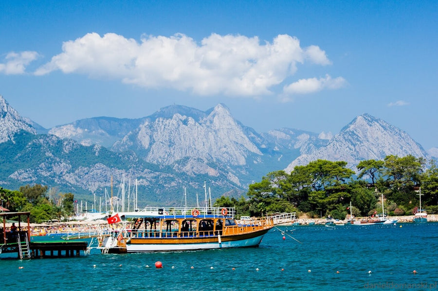 Wofür ist Kemer in der Türkei bekannt?
