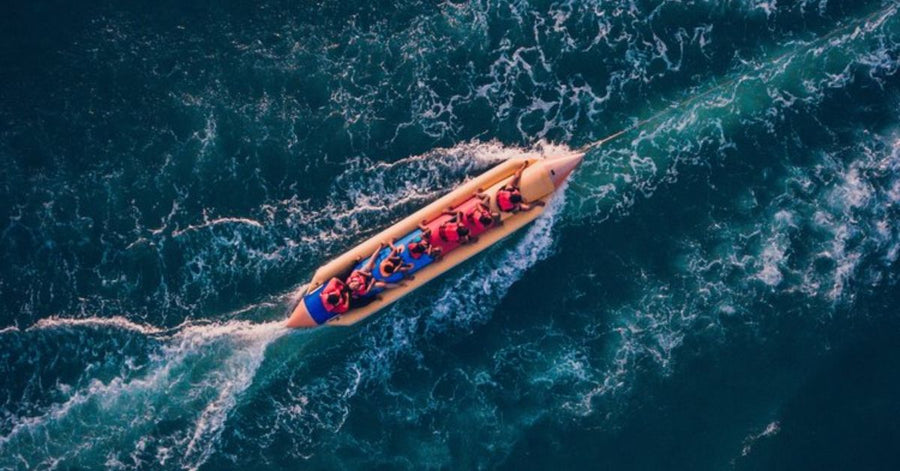 Лучшее водное развлечение для всей семьи: катание на банановой лодке в Шарм-эль-Шейхе.