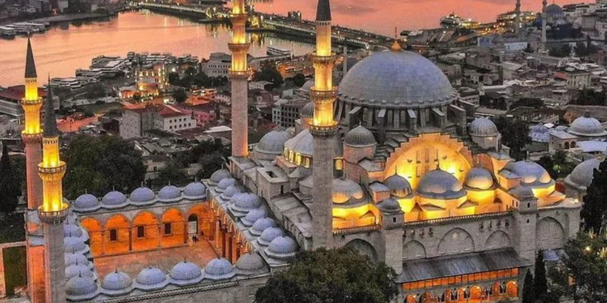 Istanbul in April: Weather, What to Pack, Things to Do
