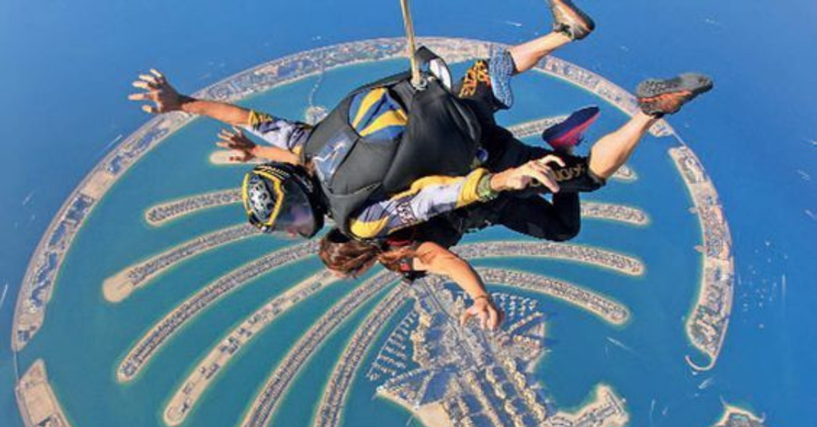 Fallschirmspringen in Dubai: Palm Drop Zone, Preise & was Einsteiger wissen müssen