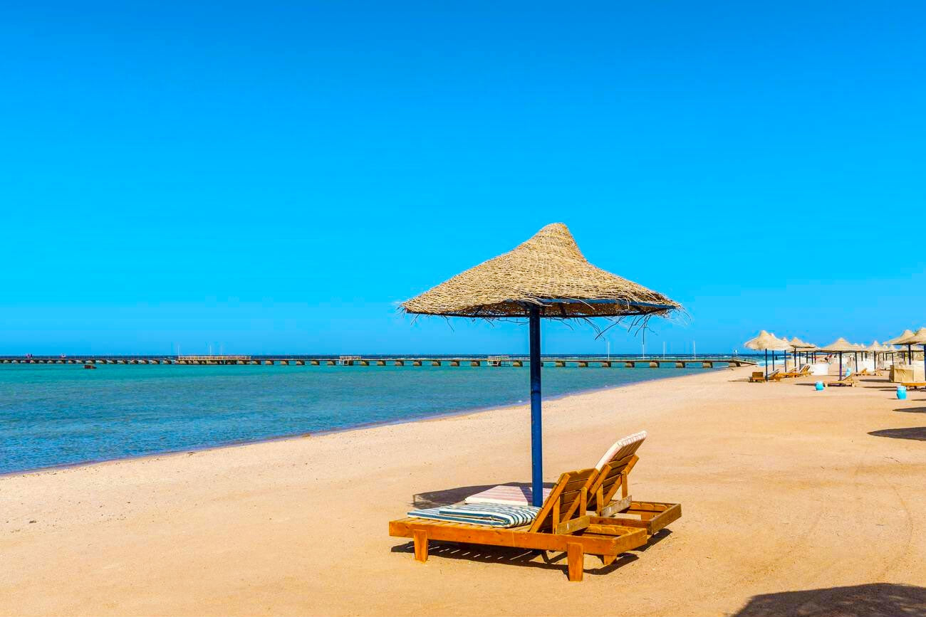 https://tripventura.com/cdn/shop/articles/makadi_bay_beach_e1329383-83c3-4ca9-91d1-142e9355bfdd.jpg?v=1761292225&utm_source=chatgpt.com