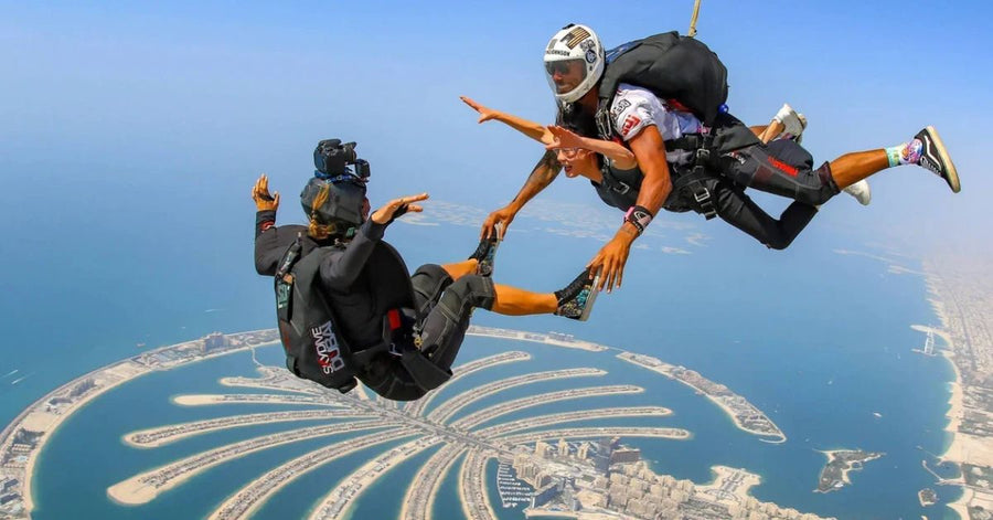Wie Sie einen Fallschirmsprung über die Palm Jumeirah mit Bitcoin bezahlen