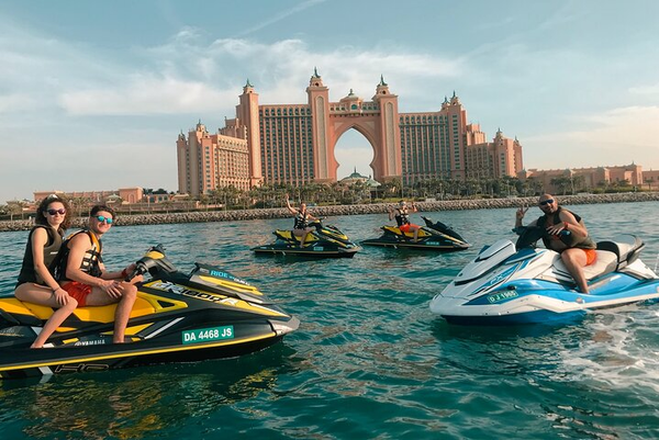 Dubai Jumeirah Plajı'nda Jet Ski Kiralama