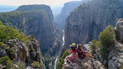 Girls in Tazi Canyon Selge, Adam Rocks