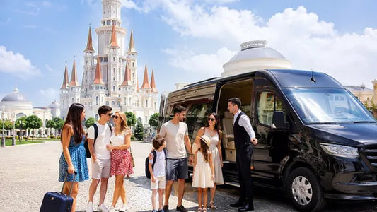 Heldagsbillet til forlystelsesparken Land of Legends og aftenshow med transport