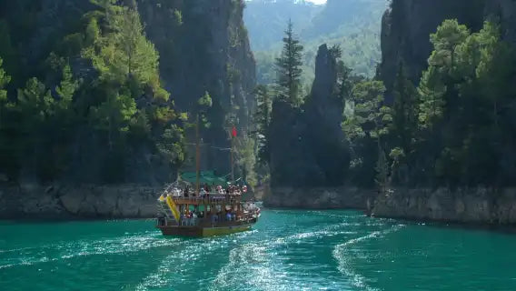 Green Canyon Boat Tour