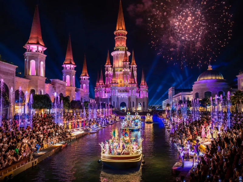 Heldagsbillet til forlystelsesparken Land of Legends og aftenshow med transport