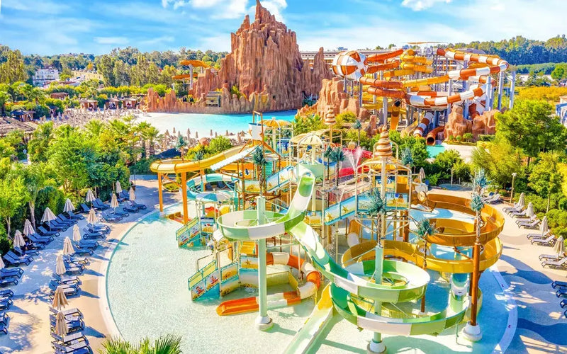 Billet til forlystelsesparken Land of Legends med transport