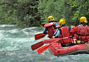 Folk på rafting i Koprulu-kløften