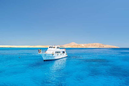 Hurghada Boat Trip and Snorkeling with Lunch