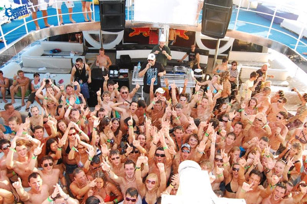 Side Party Boat Tour - Tripventura