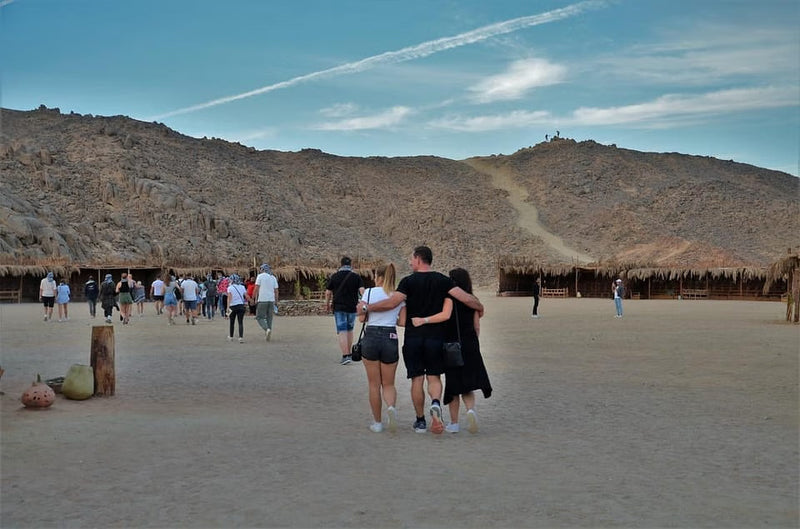 Сафари по пустыне на джипах 4x4 в Хургаде с посещением деревни бедуинов, барбекю и шоу