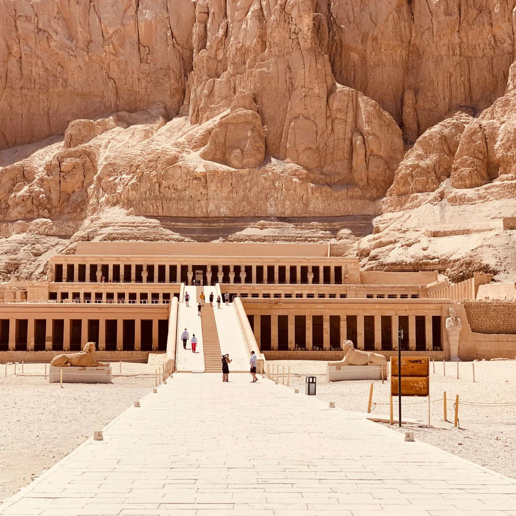 Однодневная экскурсия в Луксор с посещением храмов Дендара и Абидос 