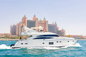 Luksus AZIMUT-yacht i Dubai