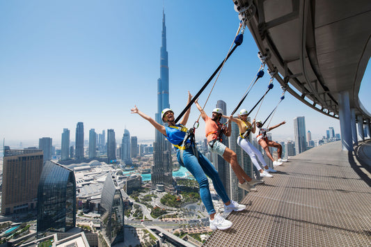 Dubai Gökyüzü Manzaralı Kenar Yürüyüşü ve Cam Kaydırak
