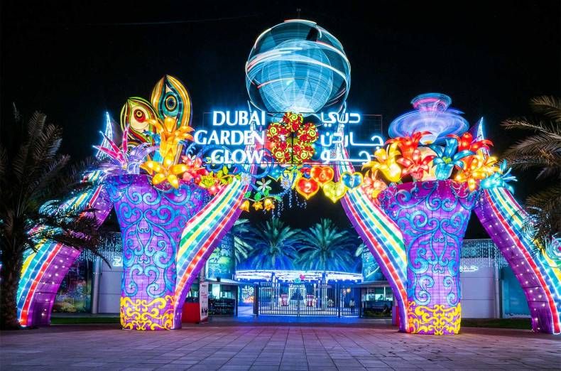 Dubai-kombination: Burj Khalifa på toppen med Dubai Garden Glow-billetter - Tripventura