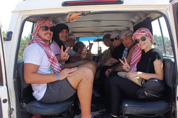 Hurghada 4x4 Jeep ørkensafari med beduinlandsby, grill og show
