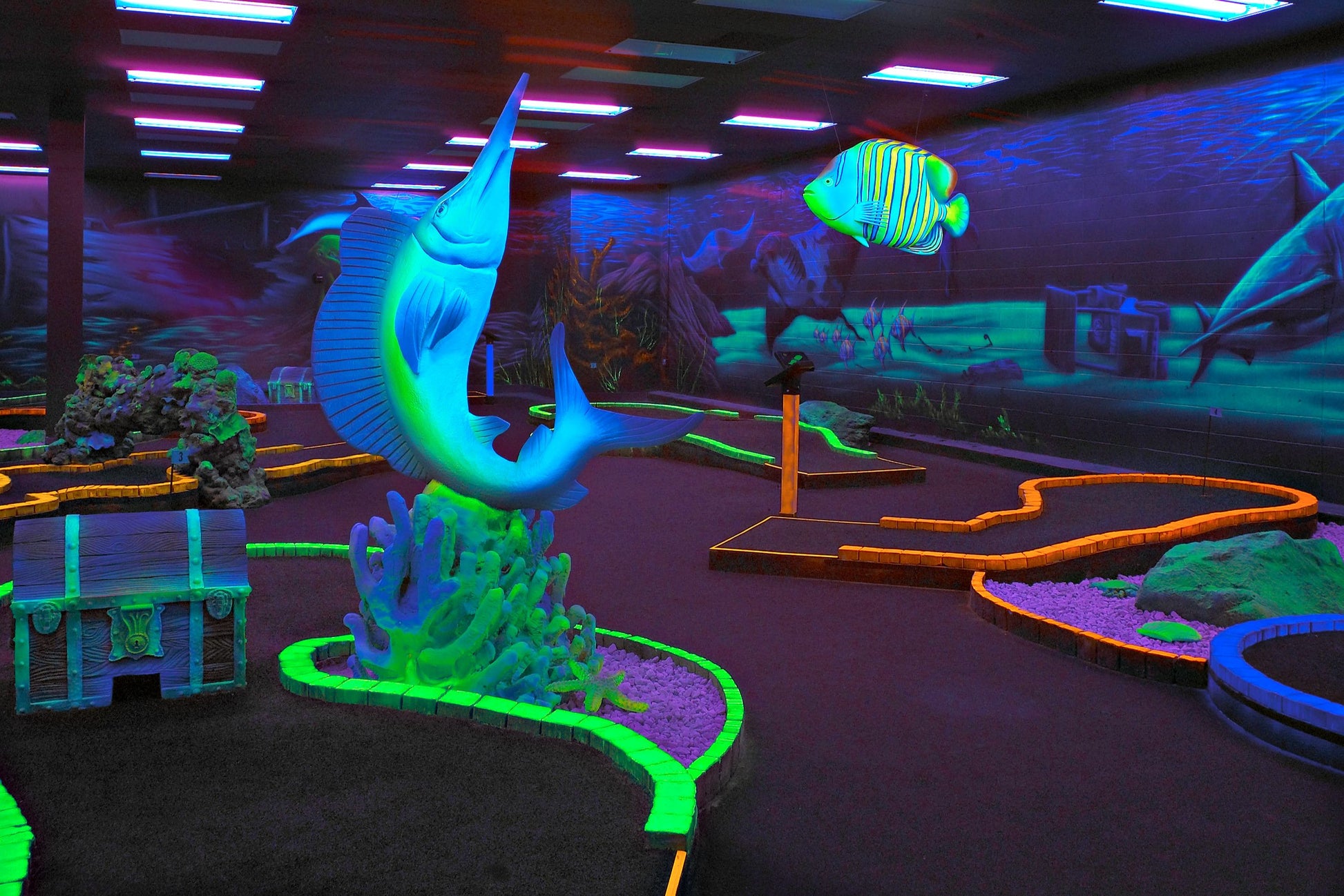 glow in the dark miniature golf course