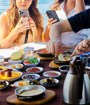 Istanbul: Bosphorus Yacht Cruise with Turkish Breakfast - photo 1