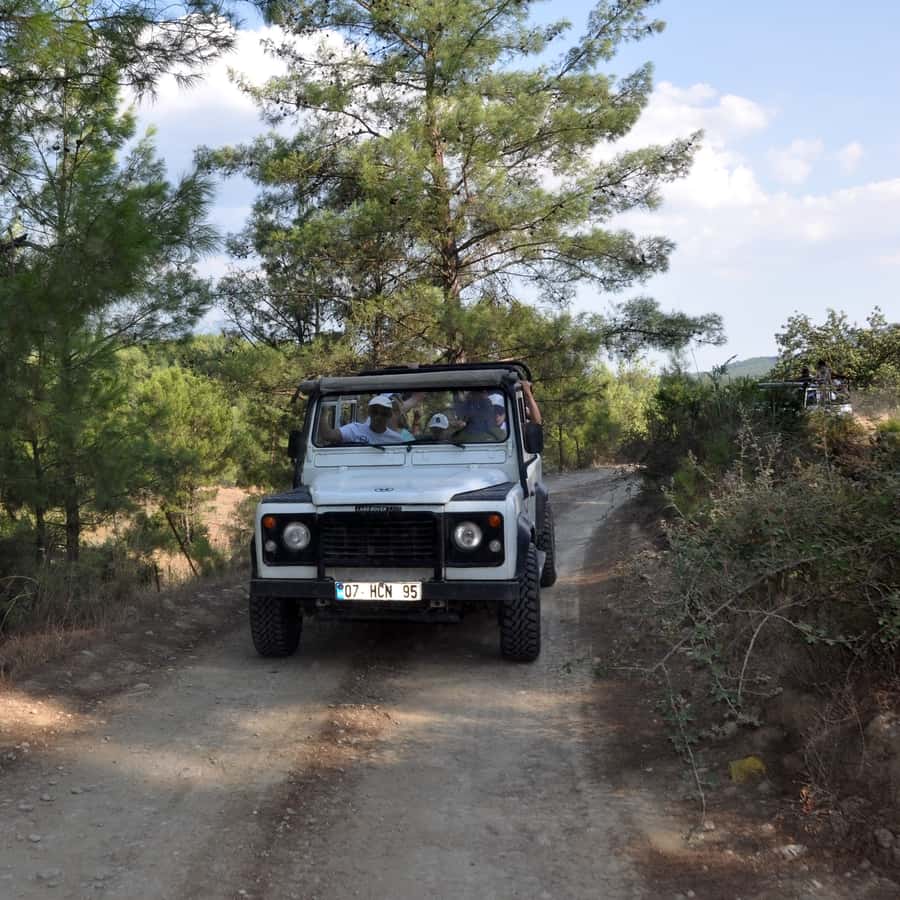 Кемер Джип-сафари с внедорожником, обедом и трансфером