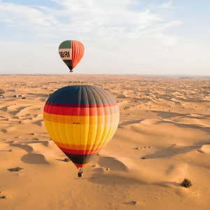 Varmluftballoner på himlen