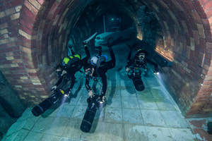 Udforsk undervandsbyen i Deep Dive Dubai