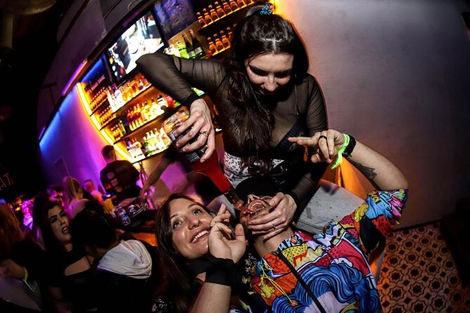 Istanbul Party Pub Crawl with Party Bus in Sultanahmet and Taksim