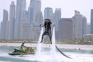 Dreng nyder jetpack