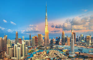 Dubai silüeti ve Burj Khalifa
