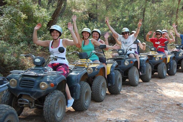 ATV Quad kullanan insanlar