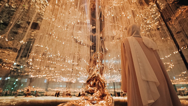 Faszinierender Baum im AYA Universe Dubai